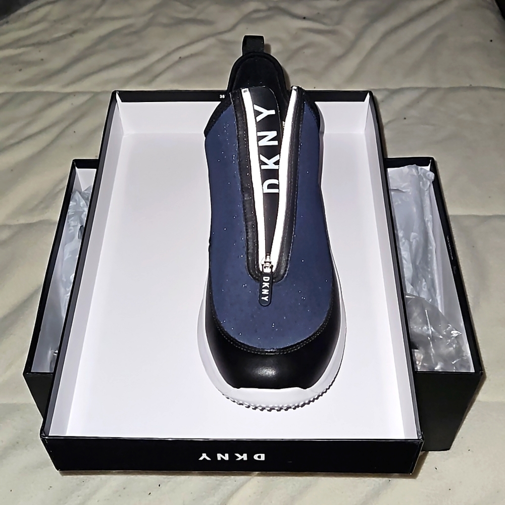 DKNY Mens Zip Up Sneakers,BRAND NEW IN ORIGINAL BOX!!!